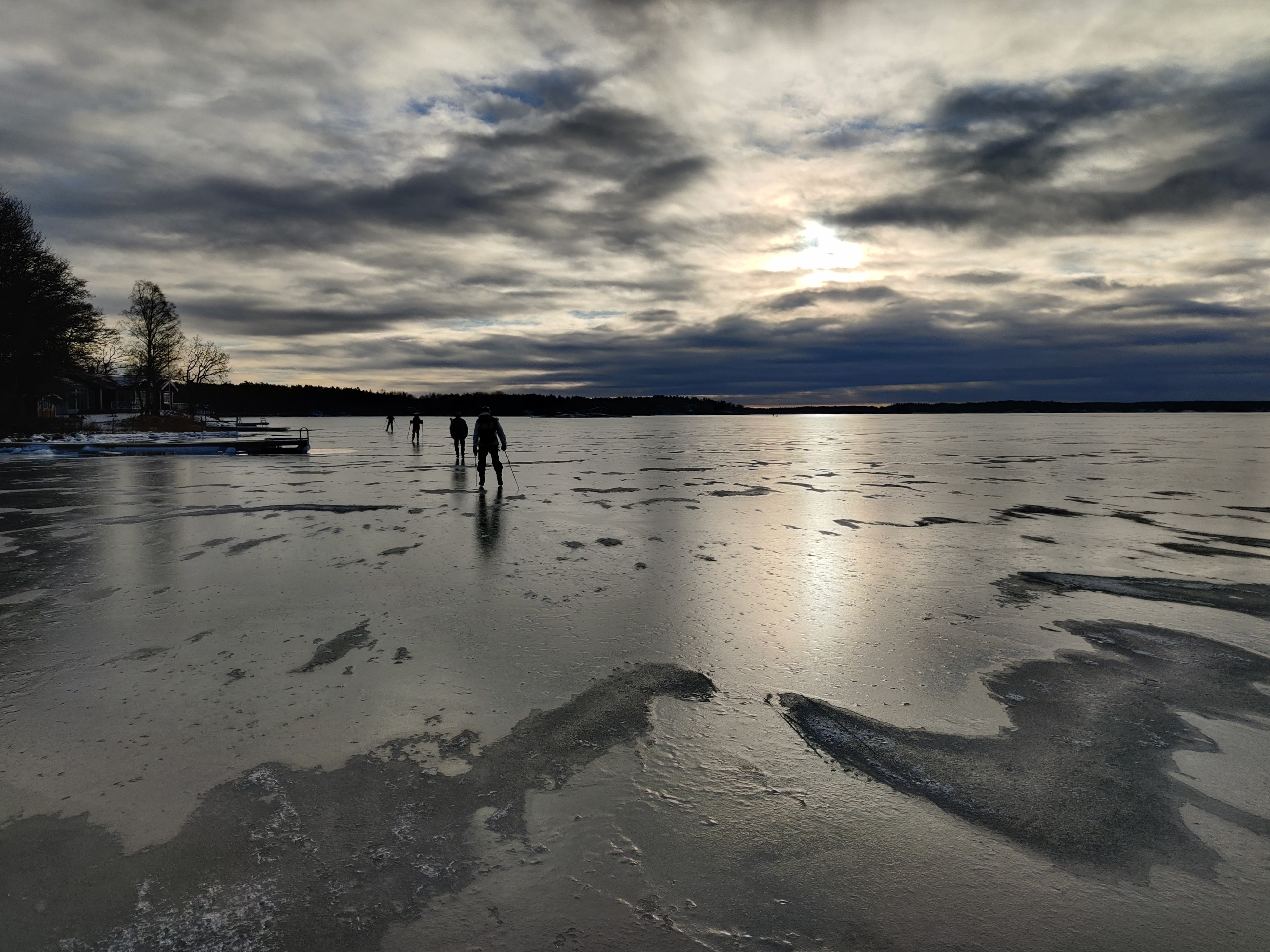 En bild som visar utomhus, moln, vatten, sjöAutomatiskt genererad beskrivning